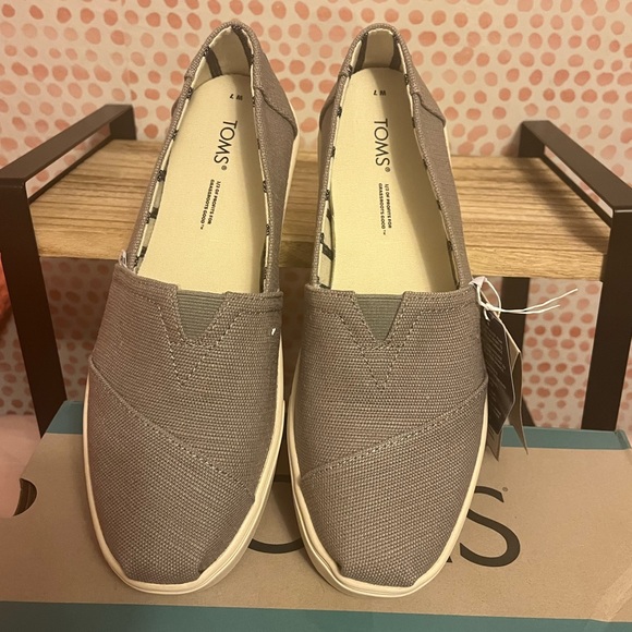 TOMS Alpargata Slip-On - Picture 2 of 9